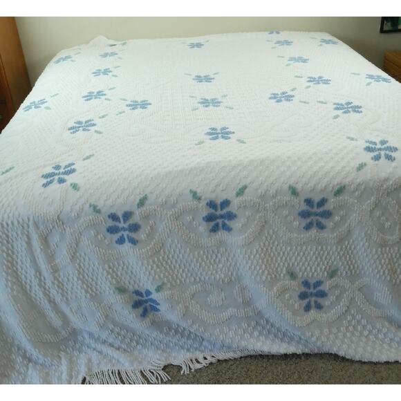 Unbranded Other - Vintage Chenille Coverlet Blue White Fringe Queen ? King ? 93 x 118 Cottagecore